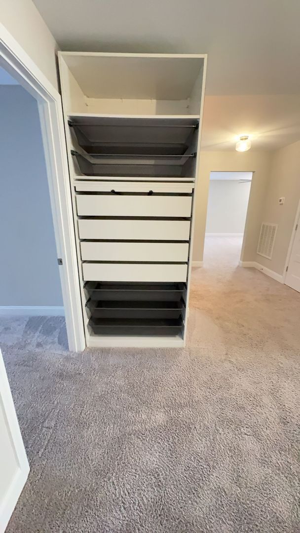 Building Photo - AVAILABLE NOW!! Beautiful 4 bd in Cambridg...