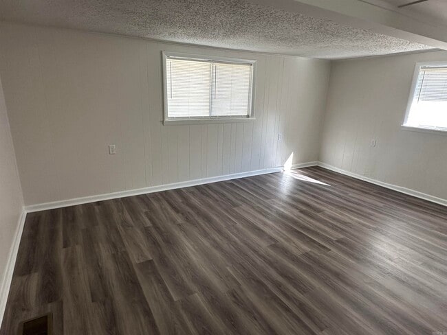 Building Photo - 13 Wanda Ln