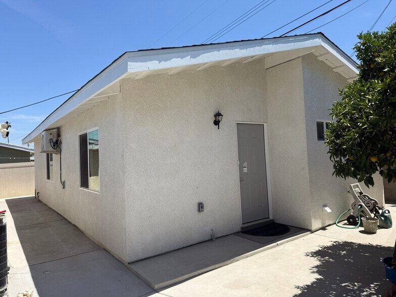 Building Photo - 18228 Bellorita St