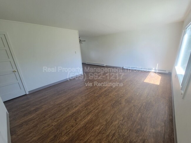 Building Photo - 1418 Mahan Ave