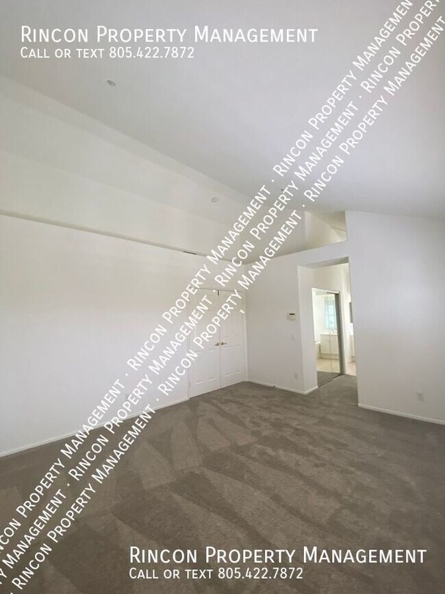 Building Photo - Spacious 4 Bedroom 3 Bathroom Home with Be...