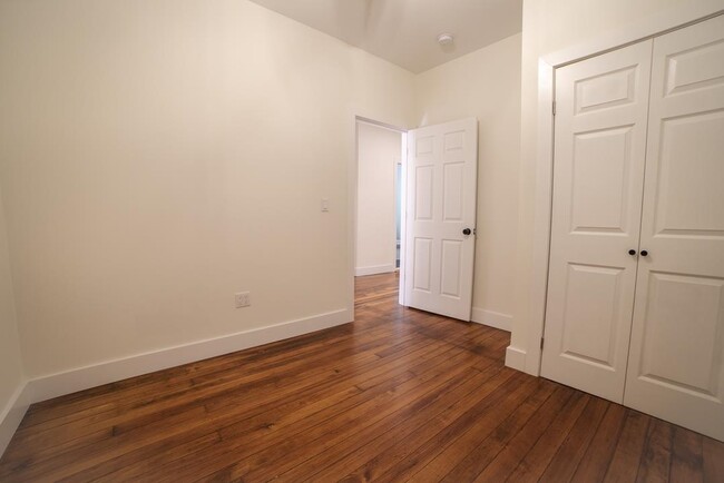 Building Photo - 206 48th St
