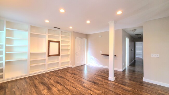 Building Photo - Gorgeous Single Story Condo in Folsom!