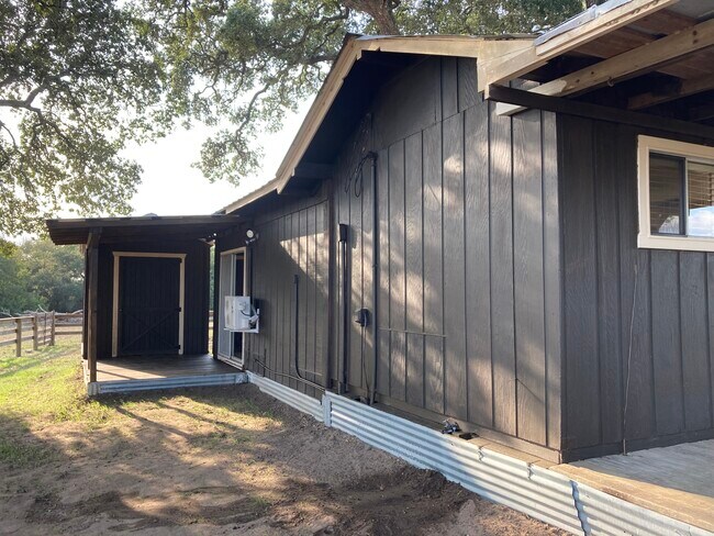 Building Photo - 9900 N US Hwy 77