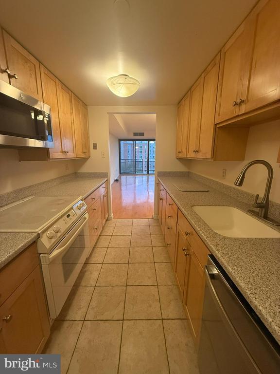 Building Photo - 1530 Key Blvd