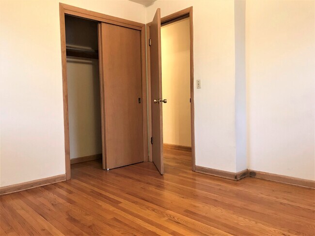 Building Photo - 410 Pawling St