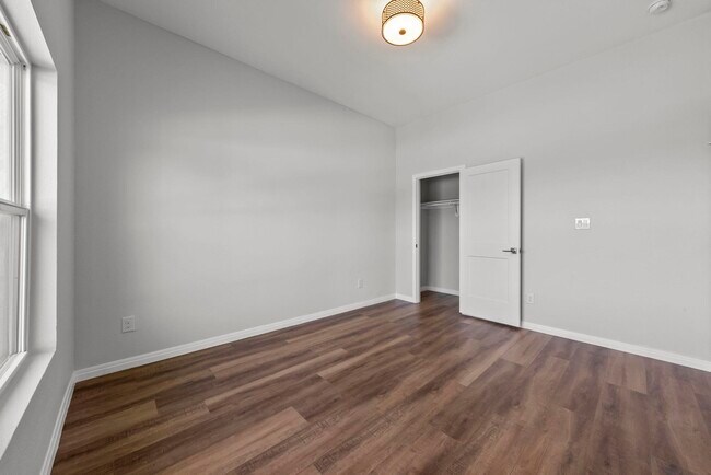 Building Photo - 105 Out Yonder