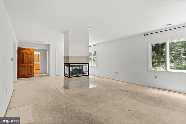 Building Photo - 12624 Golden Oak Dr