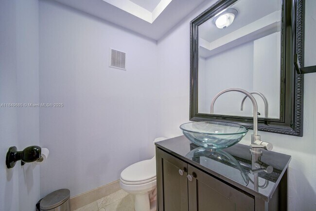 Building Photo - 9371 Fontainebleau Blvd