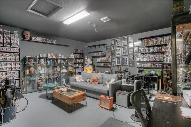 Building Photo - 11611 SW 10th Ct