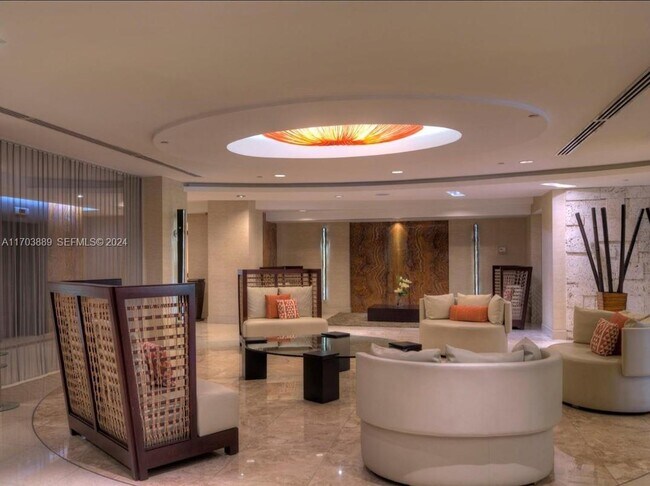 Building Photo - 2555 Collins Ave