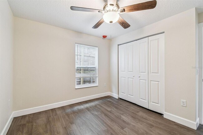 Building Photo - 650 E Tarpon Ave