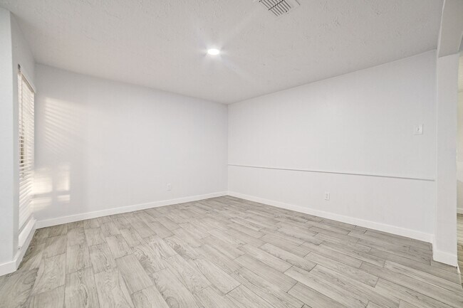 Building Photo - 3918 Cypressdale Dr