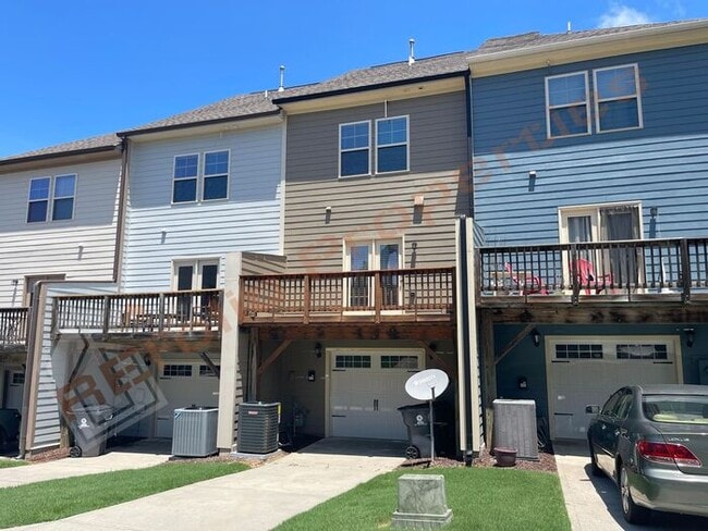 Building Photo - Lovely 3 Story 3 Bedroom 3.5 Bath 1 Car-Ga...