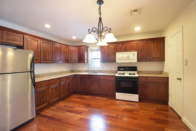 Building Photo - 69 Clifton Pl