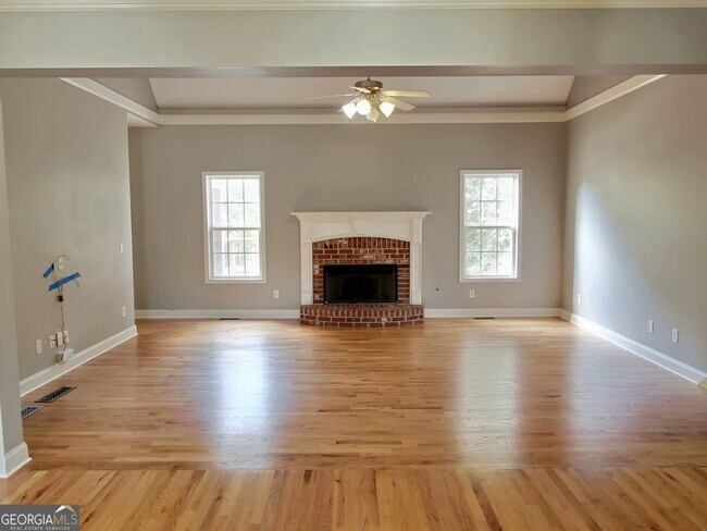 Building Photo - 4901 Planters Walk