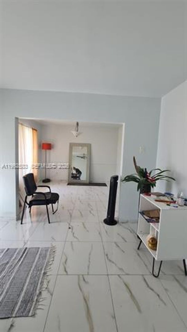 Building Photo - 6130 SW 64th Ave