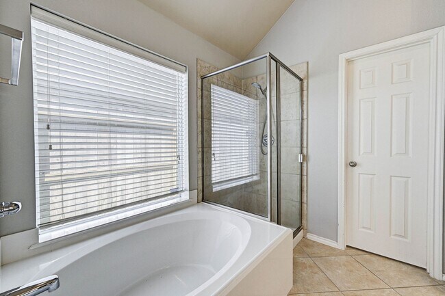 Building Photo - 18923 Bluestone Hollow Ln