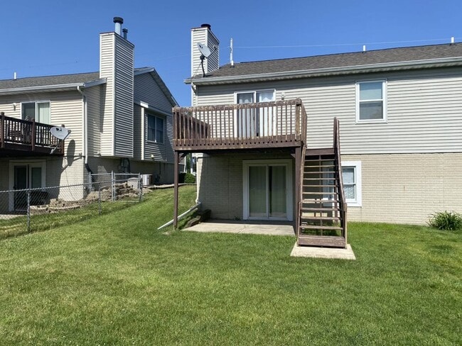 Building Photo - 3 Bedroom Duplex