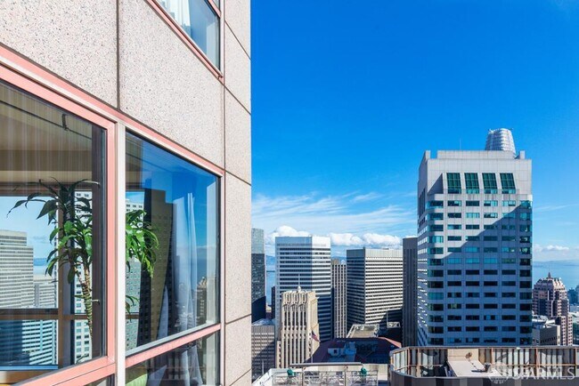 Building Photo - 333 Bush St