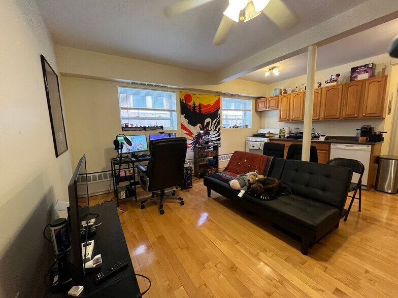 Building Photo - 1559 Beacon St