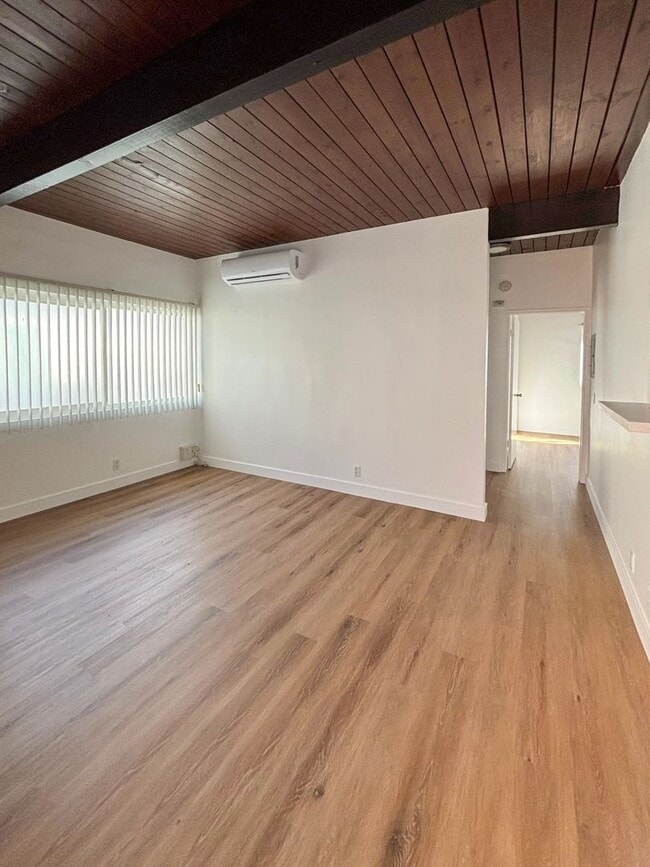 Interior Photo - 221 Sheldon St