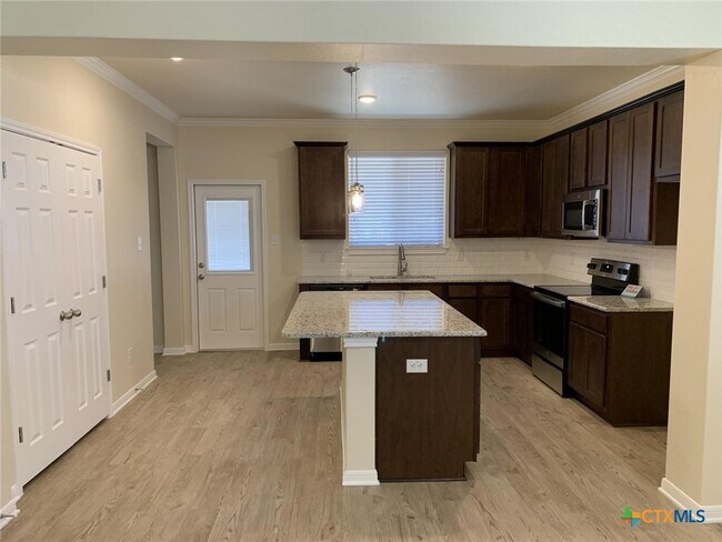 Building Photo - 612 Ripplewood Dr