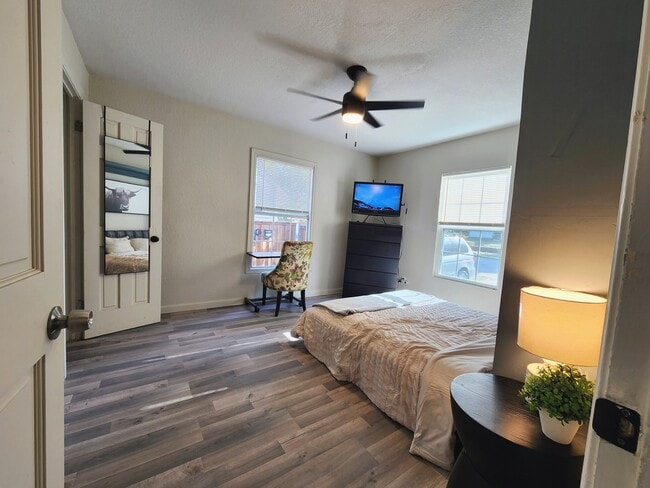 Building Photo - 1402 Harlandale Ave