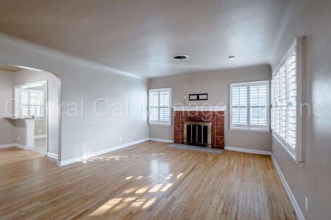 Building Photo - 2 Bedroom/1 Bath Home with Bonus Room  - $1650 per month!