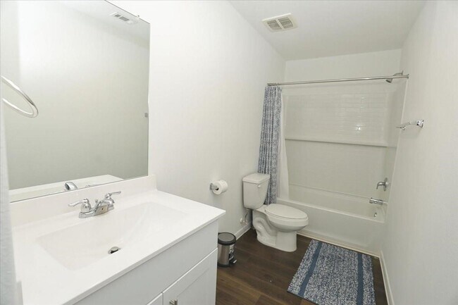 Building Photo - 14463 Cedar Ledge Ln