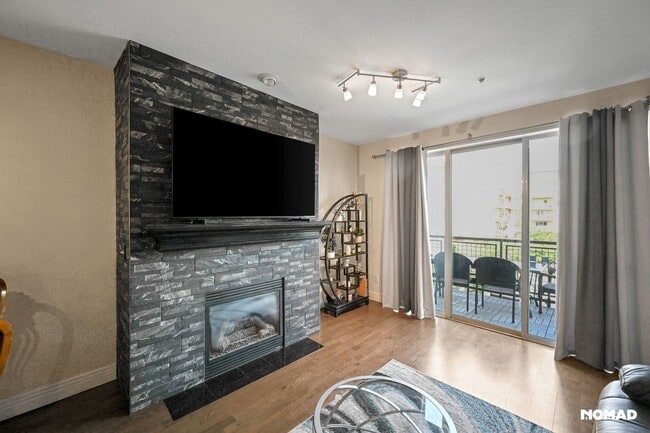Building Photo - Charming 1.5BR Condo in Englewood