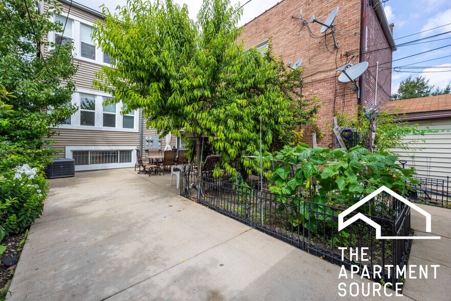 Building Photo - 3055 N Kimball Ave