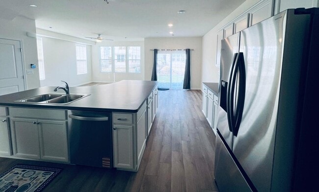Building Photo - 5935 Hawkweed Dr