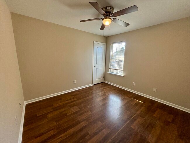 Building Photo - 4477 Country Glen Cir