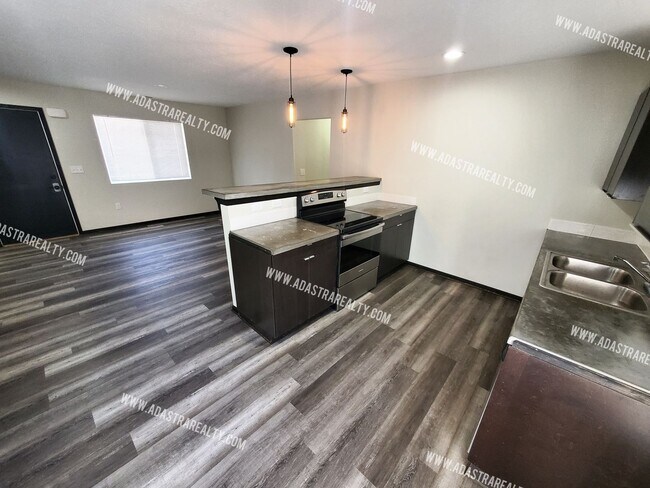 Building Photo - 1518 W 26th St