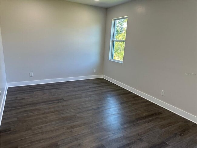 Building Photo - 4105 N Thatcher Ave