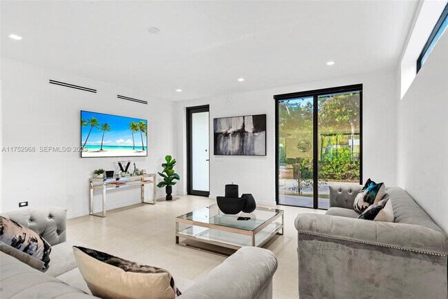 Building Photo - 2572 NE 182nd Terrace