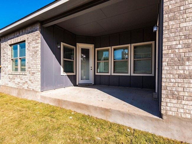 Building Photo - 103 E Walter Ave