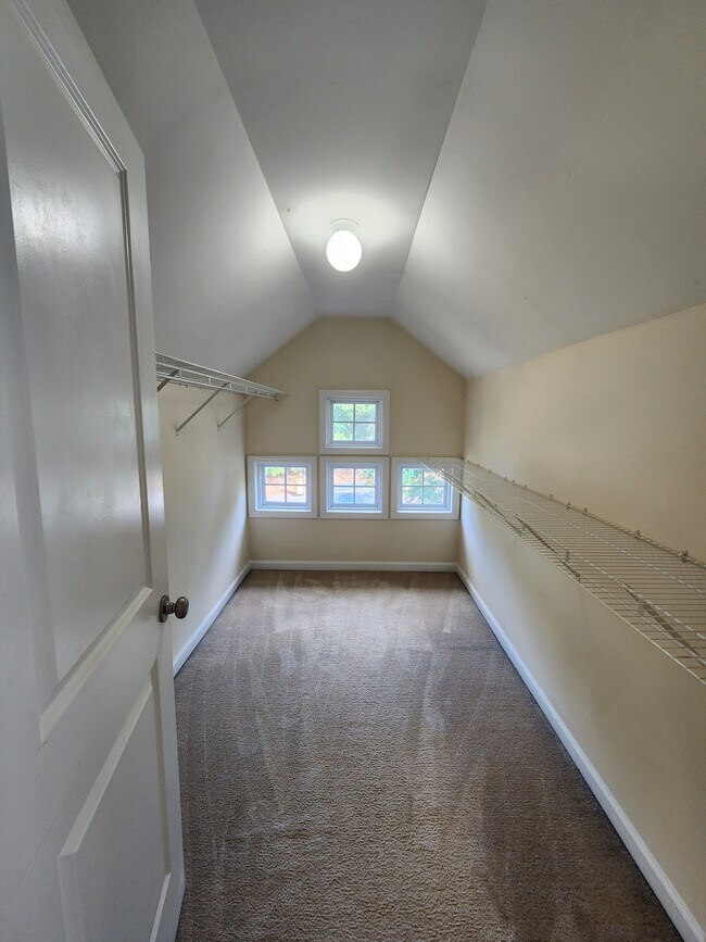 Building Photo - 115 Artisan Pl