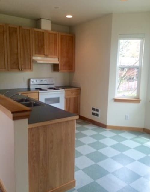 Building Photo - Courtyards Condominium unit in Town