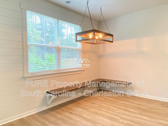 Building Photo - 2641 Alamanda Dr