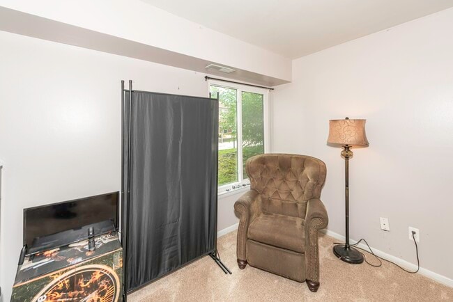 Building Photo - 9601 Bayview Dr