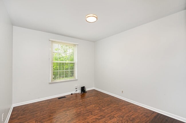 Building Photo - 138 Lakeside Park Dr