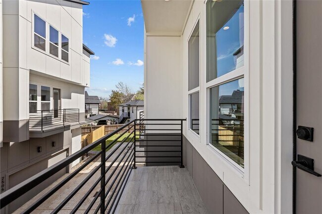 Building Photo - 2509 N MacGregor Way