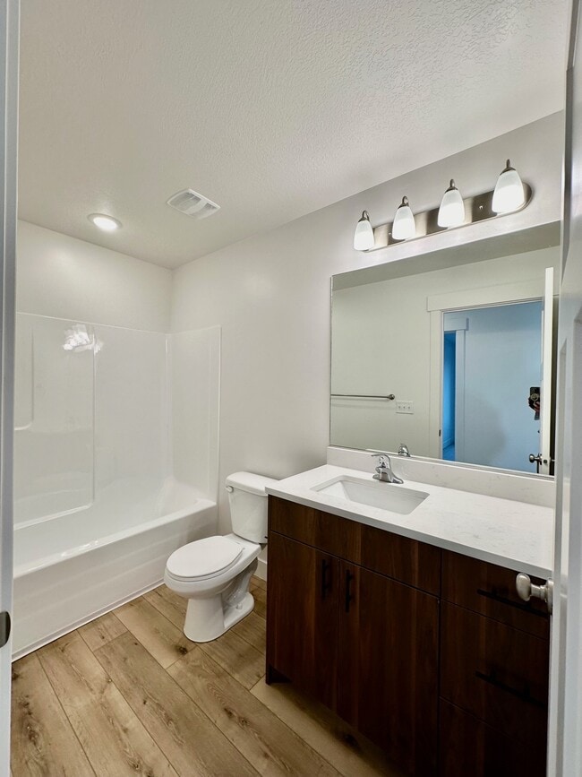 Building Photo - HC542