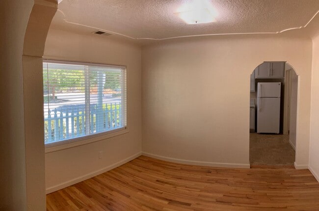 Building Photo - 931 Reno Ave