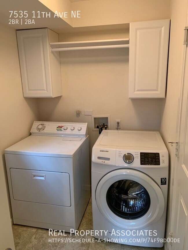 Building Photo - Maple Leaf Townhouse Available