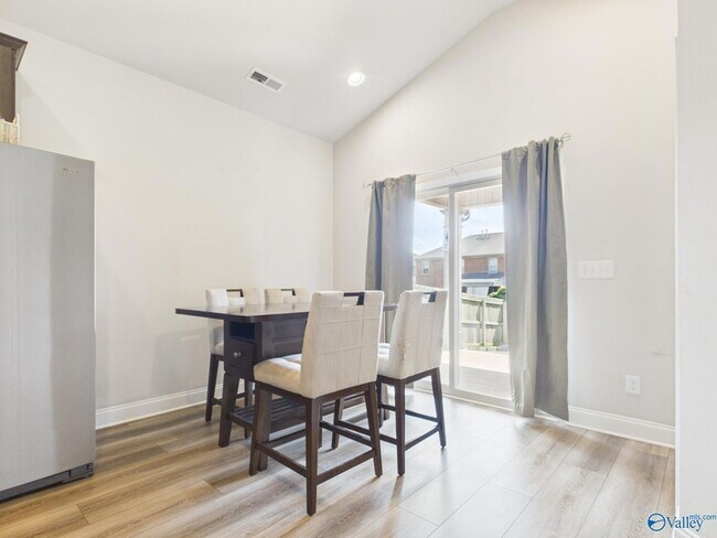 Building Photo - 8207 NW Stone Mill Dr