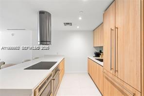 Building Photo - 9901 W Bay Harbor Dr