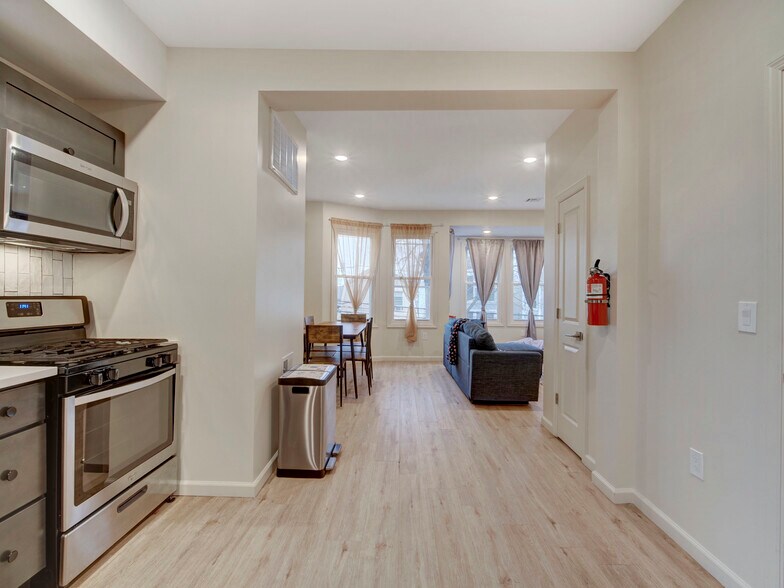 Building Photo - 140 Fabyan Pl